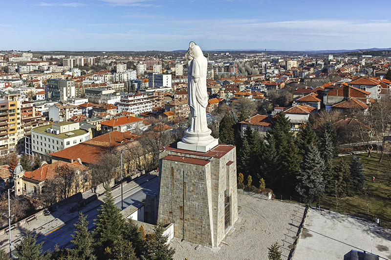 Статуя на Света Богородица в Хасково
