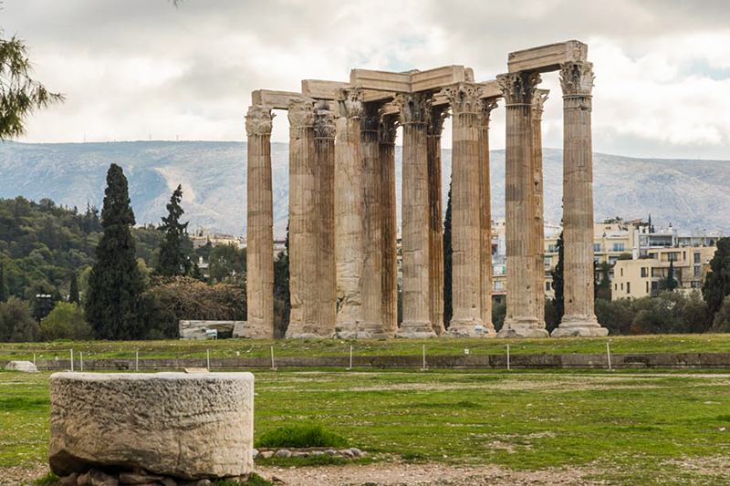 Храм на Зевс Олимпийски в Атина, Гърция