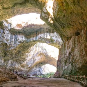 Деветашка пещера, България
