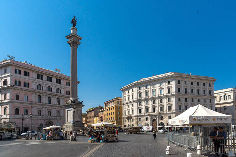 Площад Колона, Рим