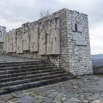 Паметник на трите поколения в Перущица