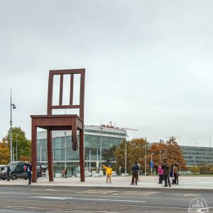 Скулптура на счупен стол, Женева